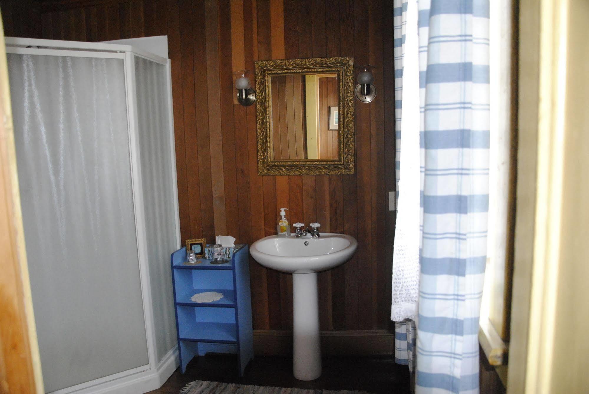 Gite De La Baie Hatee Bic Exteriör bild