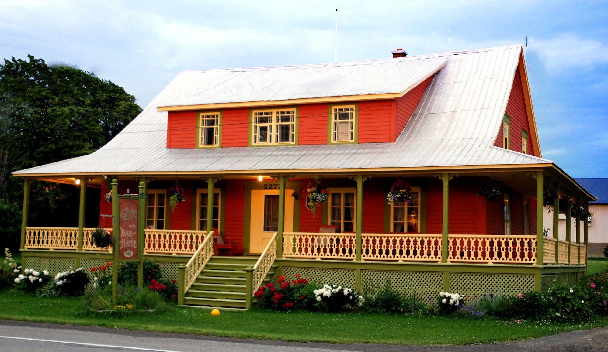 Gite De La Baie Hatee Bic Exteriör bild